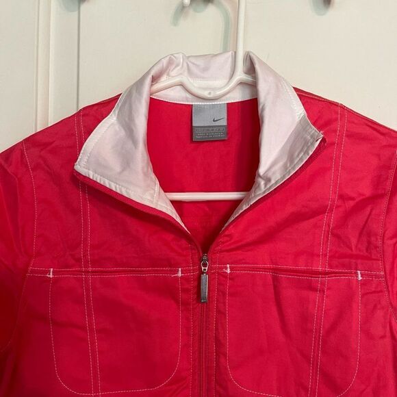 Nike Womens jacket size XS
Pink’ish/red shade of color
Snap sleeves - Picture 2 of 8